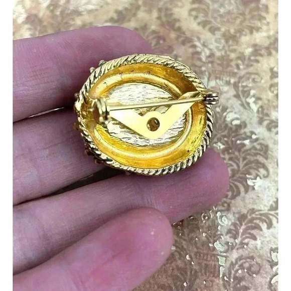 Oval Green Jade Pebble Chip Inlay Mosaic Ornate Gold Tone Brooch 1.5" - Picture 2 of 8